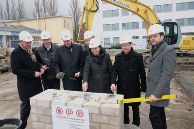 Feierliche Grundsteinlegung für die Erweiterung "Am Oktogon" in Adlershof (Foto: Ralf Drescher)