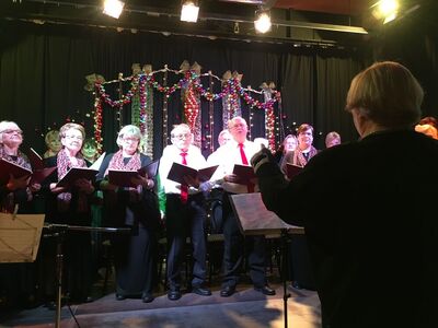 Bei einem früheren Weihnachtskonzert des Gemischten Chores Altglienicke. Dieses Jahr leider nur Konzert im Internet.