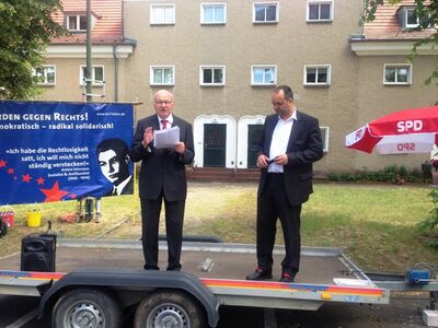 Bei der Gedenkveranstaltung der SPD Köpenick Nord sprach auch der frühere Regierende Bürgermeister Walter Momper.